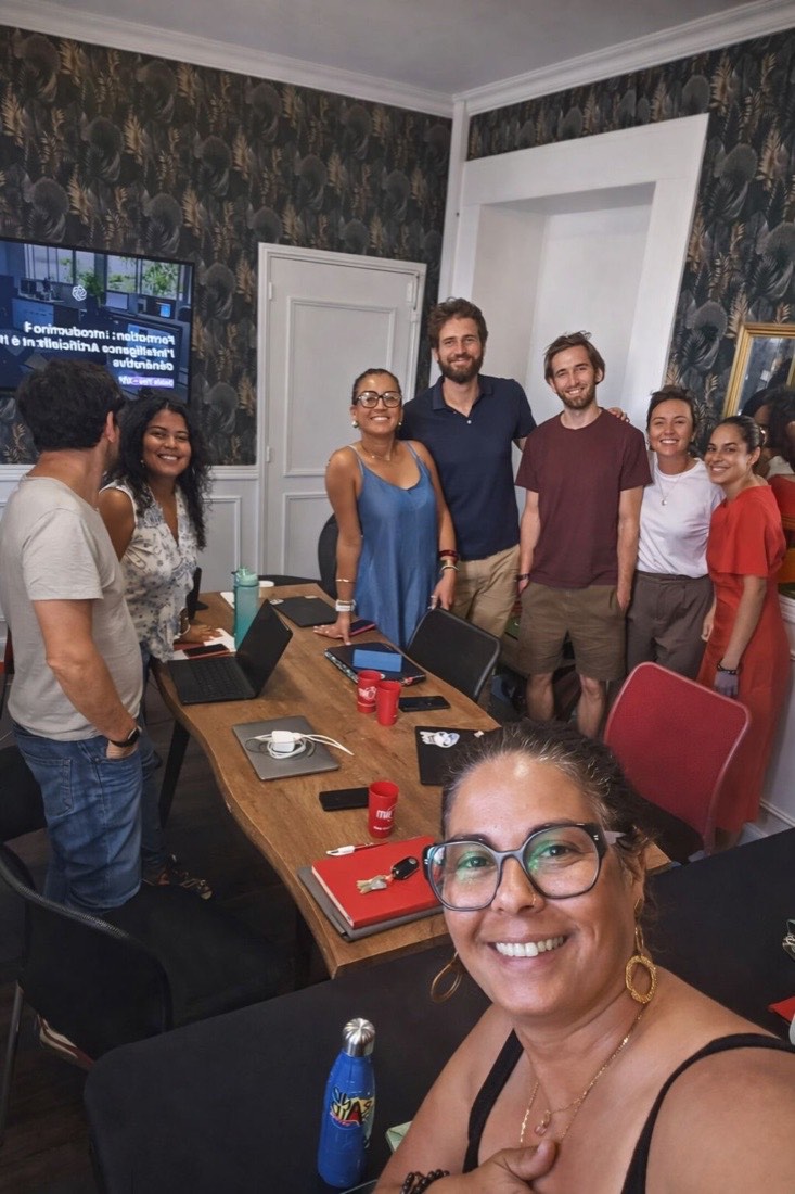 Formation IA VIAgence chez Double You à Saint-Denis de La Réunion — création de contenu visuel et marketing digital